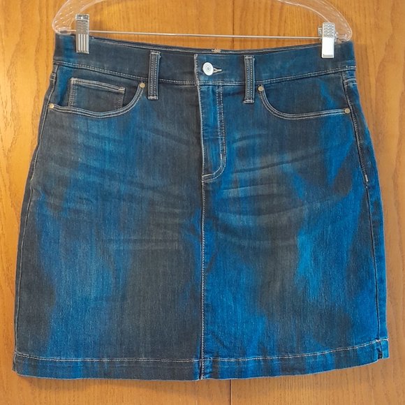 Croft & Barrow Denim Skort size 10 - Picture 1 of 4